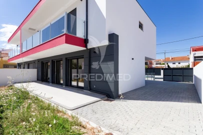 Moradia T4 para Venda em São Domingos de Rana