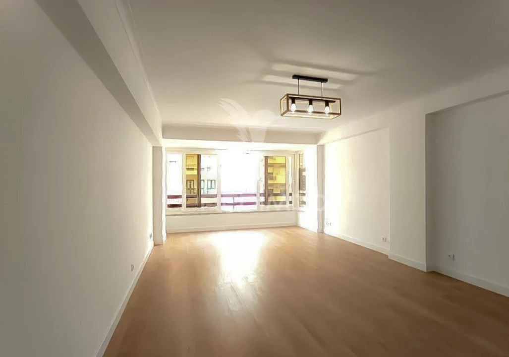 Apartamento T3 para Venda em São Domingos de Benfica Foto 4