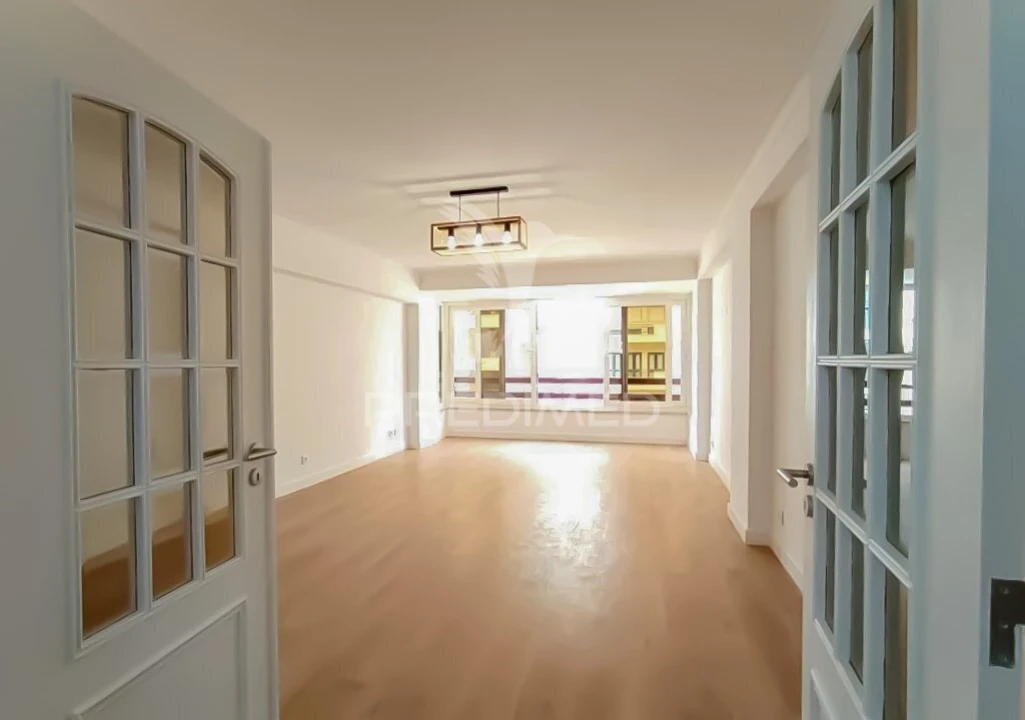 Apartamento T3 para Venda em São Domingos de Benfica Foto 9