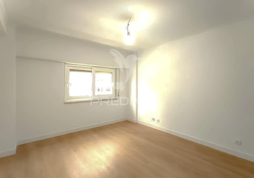 Apartamento T3 para Venda em São Domingos de Benfica Foto 7