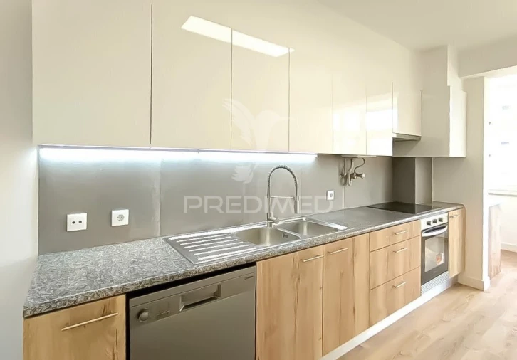 Apartamento T3 para Venda em São Domingos de Benfica Foto 2