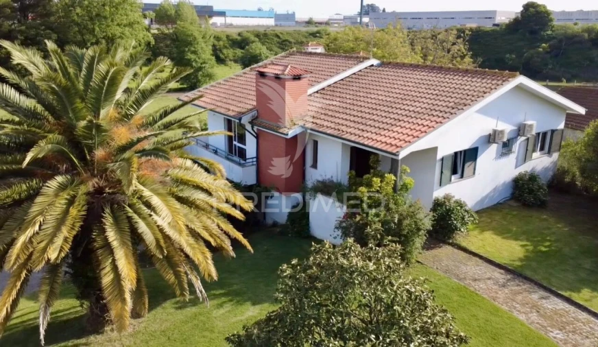 Moradia T3 para Venda em Arvore Foto 4