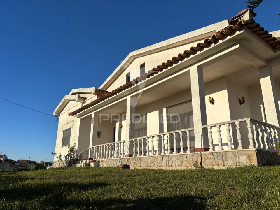 Moradia T3 para Venda em Achete, Azoia de Baixo e Póvoa de Santarém Foto 1