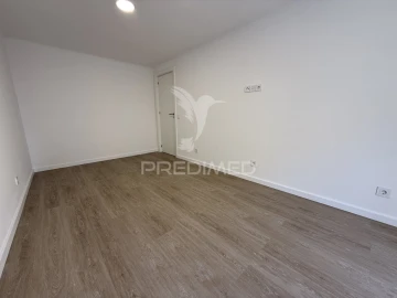 Apartamento T2 para Venda em Marvila, Ribeira Santarém, São Salvador, São Nicolau