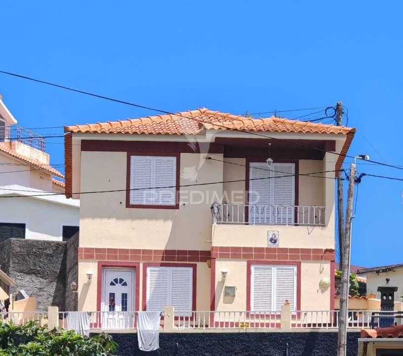 Moradia T3 para Venda em Caniçal Foto 1