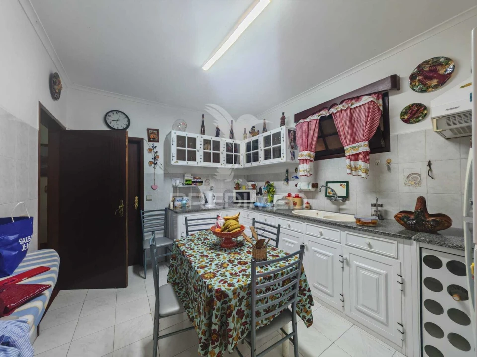 Moradia T3 para Venda em Caniçal Foto 17