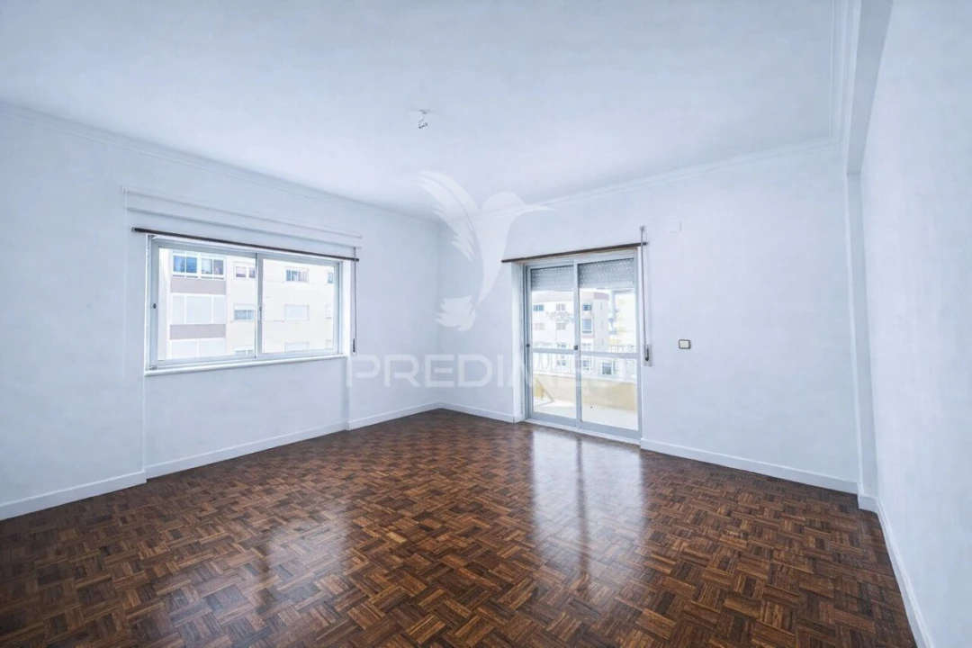 Apartamento T2 para Venda em Rio de Mouro Foto 9