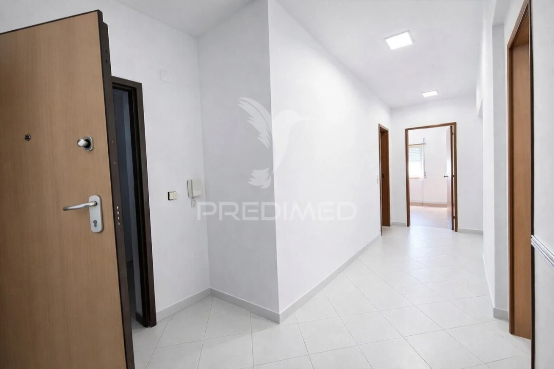 Apartamento T2 para Venda em Rio de Mouro Foto 4