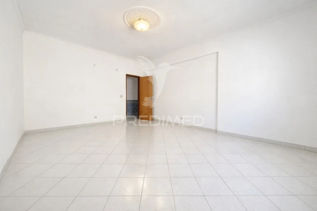 Apartamento T2 para Venda em Rio de Mouro Foto 12