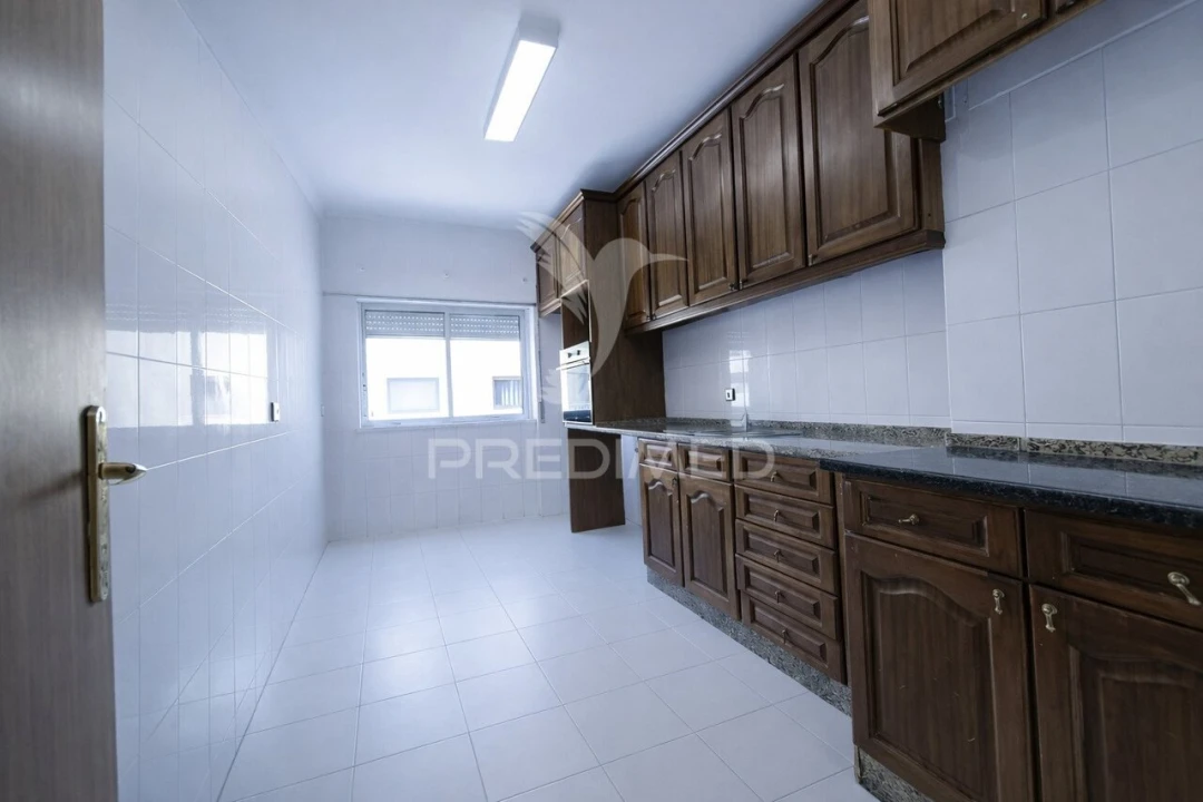 Apartamento T2 para Venda em Rio de Mouro Foto 7