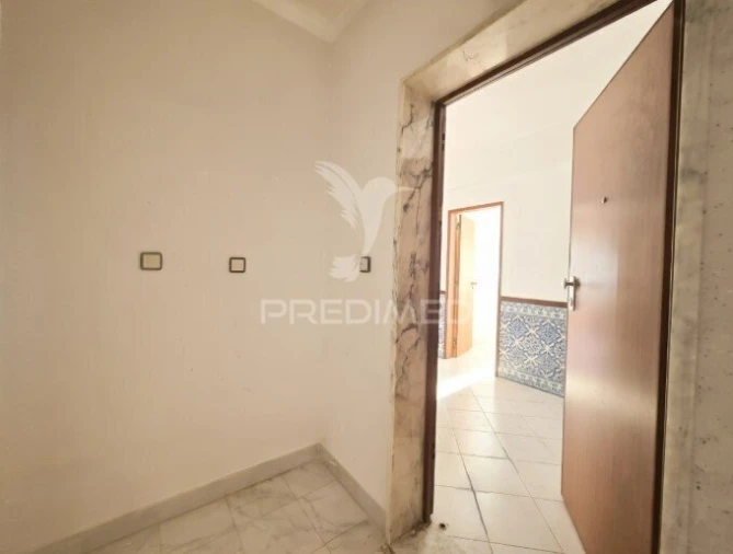 Apartamento T2 para Venda em Rio de Mouro Foto 2