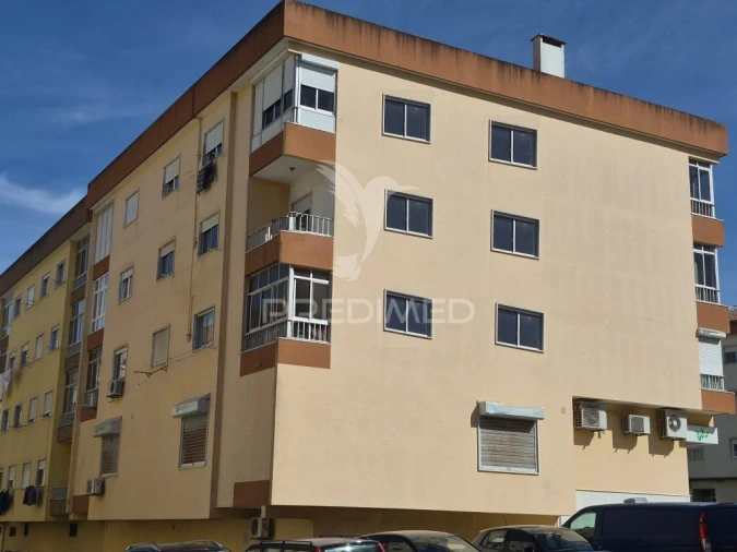 Apartamento T2 para Venda em Rio de Mouro Foto 16
