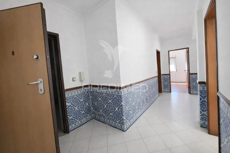Apartamento T2 para Venda em Rio de Mouro Foto 3