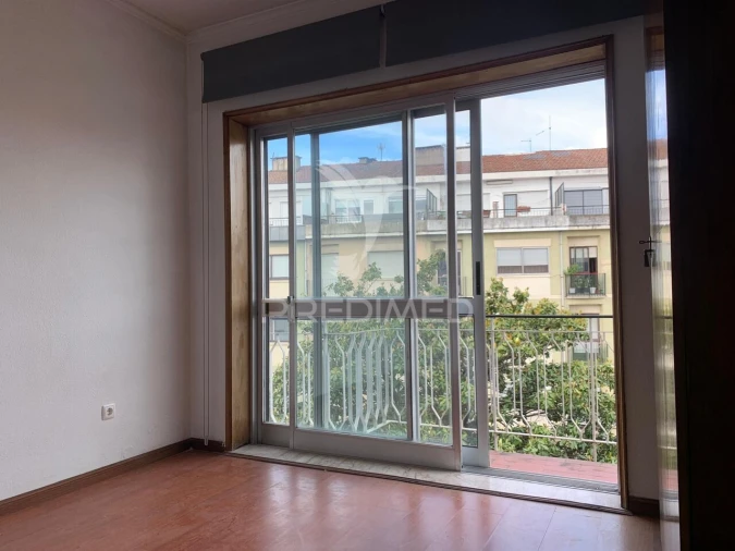 Apartamento T1 para Venda em Paranhos Foto 7
