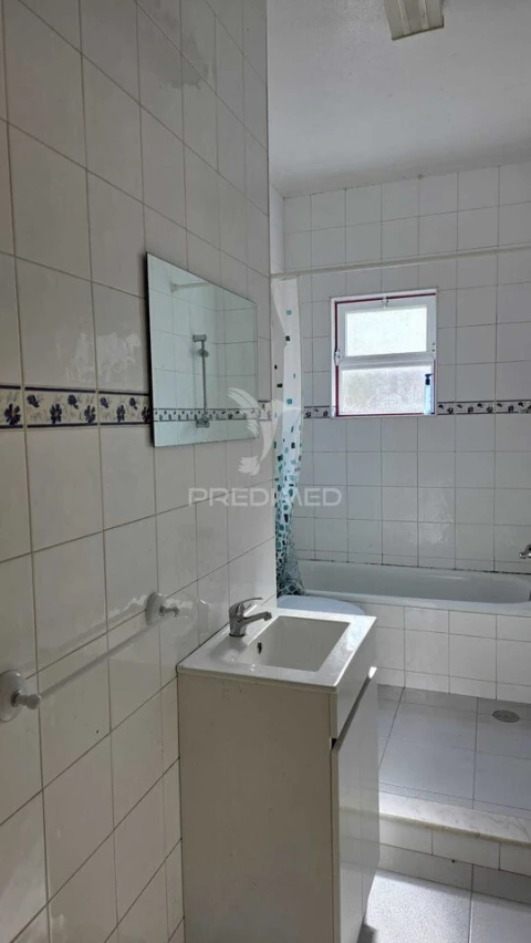 Apartamento T3 para Venda em Alcobaça e Vestiaria