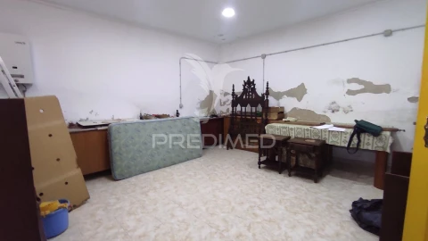 Armazém para Venda em Santa Vitória e Mombeja