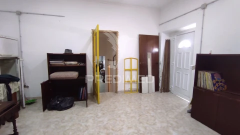 Armazém para Venda em Santa Vitória e Mombeja