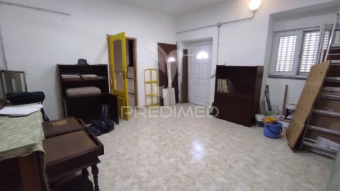 Armazém para Venda em Santa Vitória e Mombeja