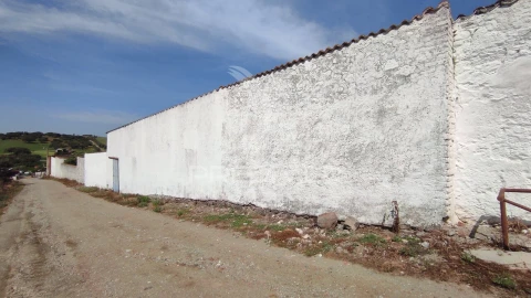 Armazém para Venda em Santa Vitória e Mombeja