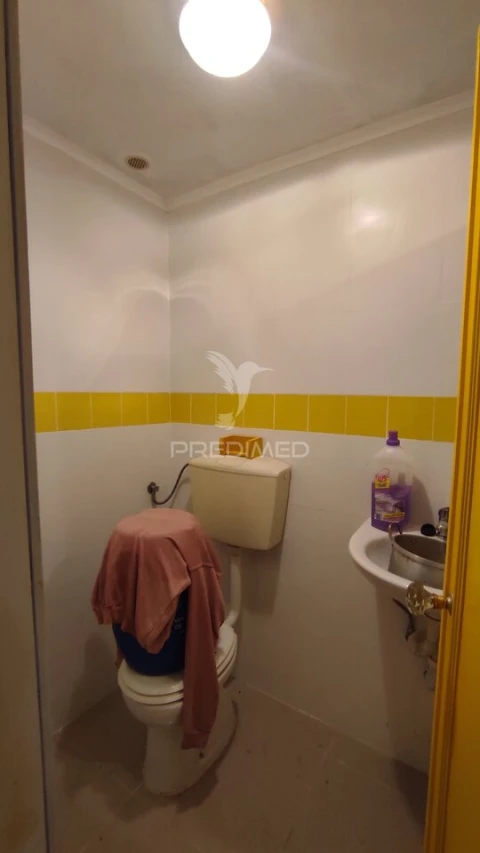 Armazém para Venda em Santa Vitória e Mombeja