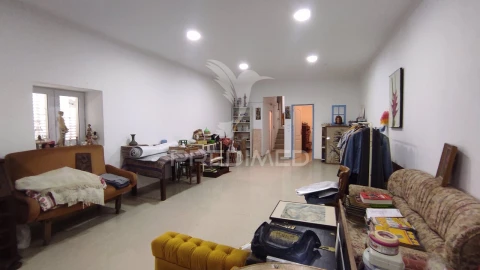 Armazém para Venda em Santa Vitória e Mombeja