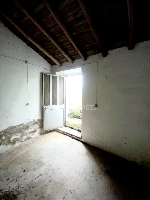 Moradia T1 para Venda em Terena (São Pedro)