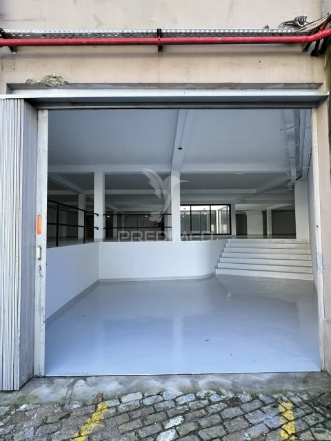 Armazém para Arrendamento em Paranhos