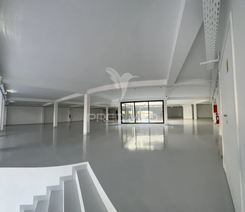Armazém para Arrendamento em Paranhos Foto 2