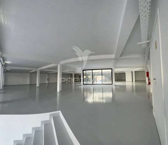 Armazém para Arrendamento em Paranhos Foto 2