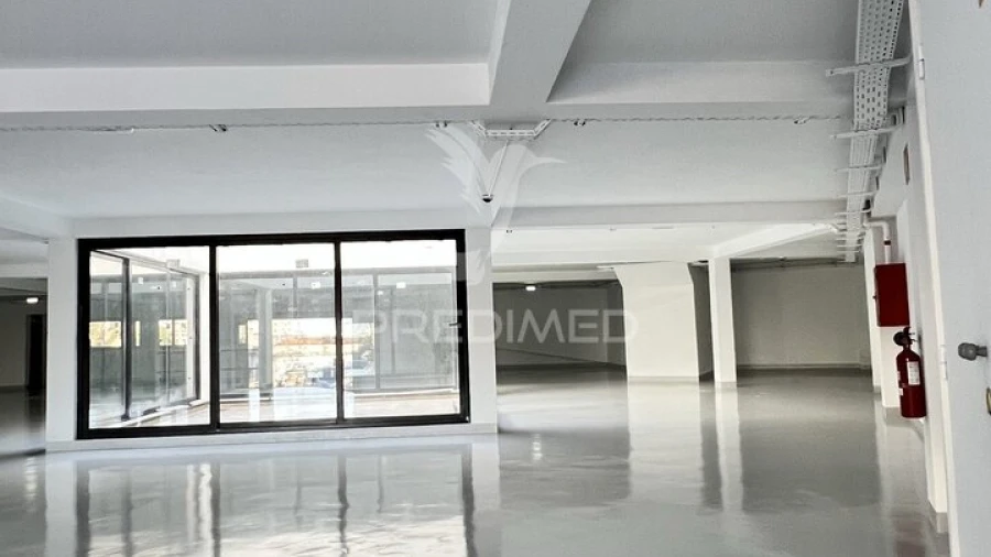 Armazém para Arrendamento em Paranhos