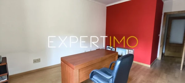 Apartamento T3 para Venda em Sé, Santa Maria e Meixedo
