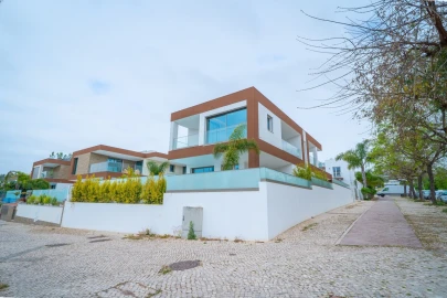 Moradia T3 para Venda em Albufeira e Olhos de Água