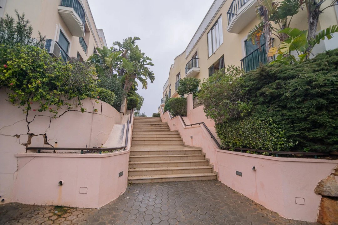 Apartamento T2 para Venda em Estômbar e Parchal Foto 30