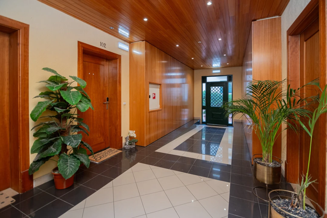 Apartamento T2 para Venda em Estômbar e Parchal Foto 25