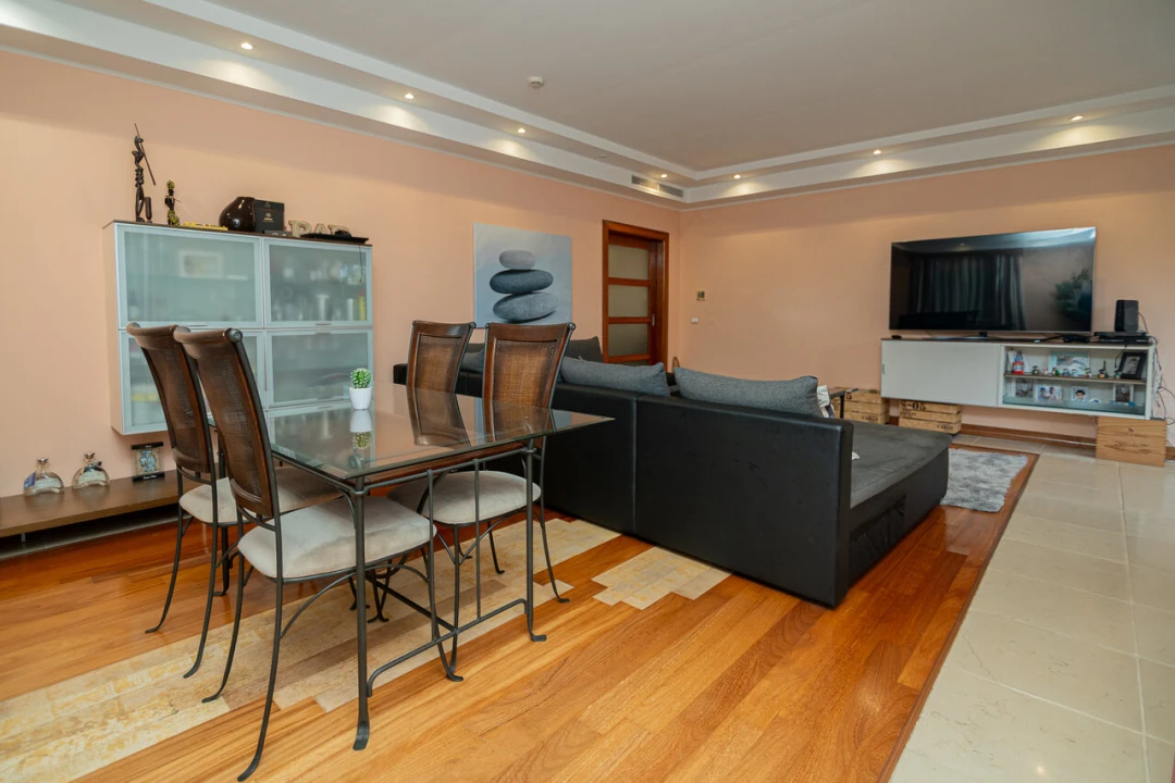 Apartamento T2 para Venda em Estômbar e Parchal Foto 1
