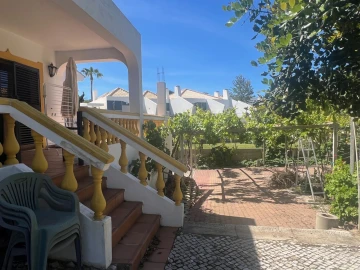 Moradia T5 para Venda em Albufeira e Olhos de Água