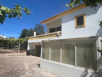Moradia T5 para Venda em Albufeira e Olhos de Água