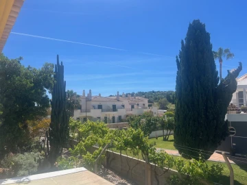 Moradia T5 para Venda em Albufeira e Olhos de Água