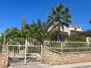 Moradia T5 para Venda em Albufeira e Olhos de Água