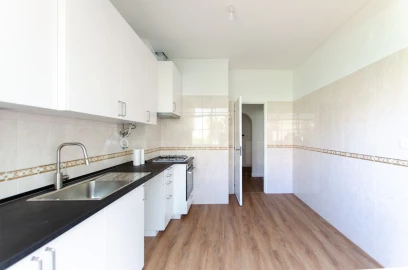 Apartamento T2 para Arrendamento em Oeiras e São Julião da Barra, Paço de Arcos e Caxias