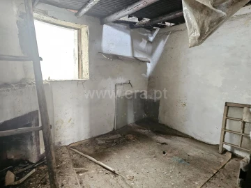 Moradia T3 para Venda em Fundão, Valverde, Donas, A. Joanes, A. Nova Cabo