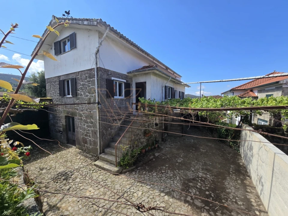 Moradia T3 para Venda em Sopo Foto 1