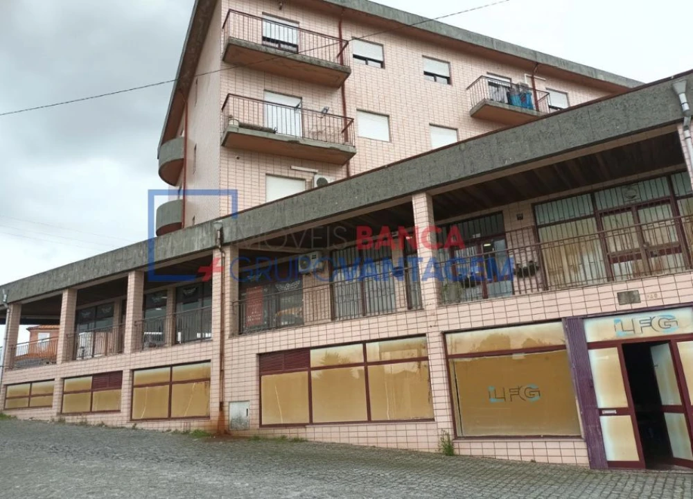 Loja para Venda em Delães Foto 1