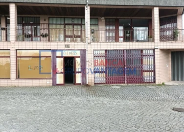 Loja para Venda em Delães