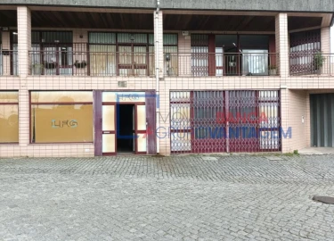 Loja para Venda em Delães