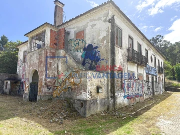 Moradia T20 para Venda em Algés, Linda-A-Velha e Cruz Quebrada-Dafundo