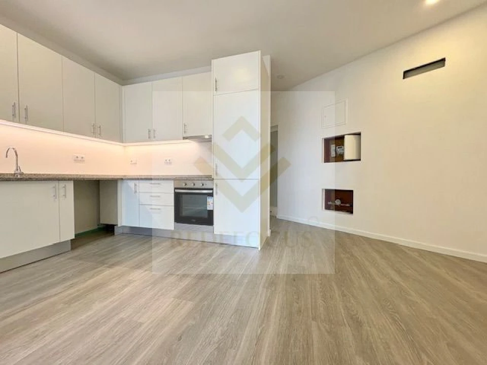 Apartamento T1 para Venda em Santa Maria de Lamas Foto 6