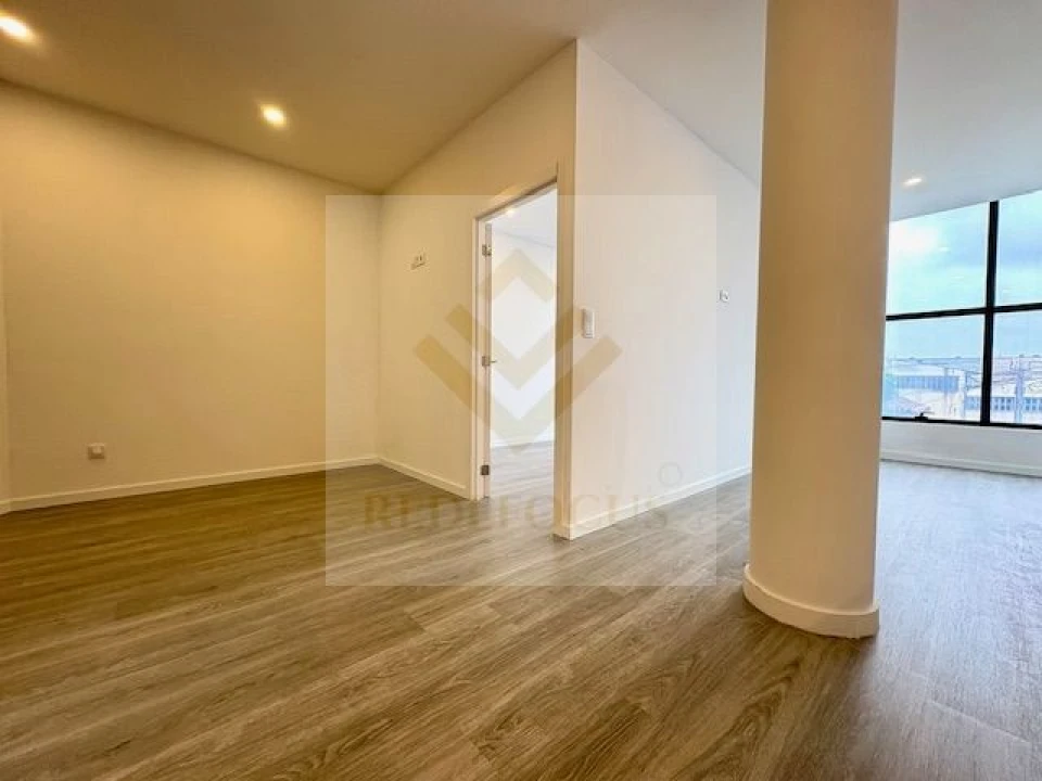 Apartamento T1 para Venda em Santa Maria de Lamas Foto 2