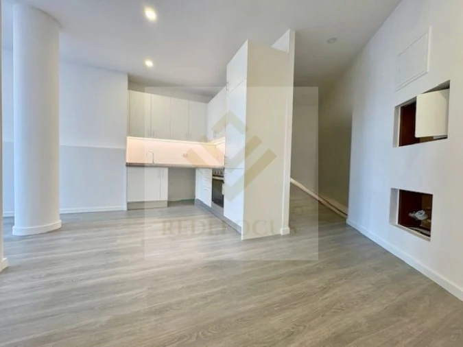 Apartamento T1 para Venda em Santa Maria de Lamas Foto 5