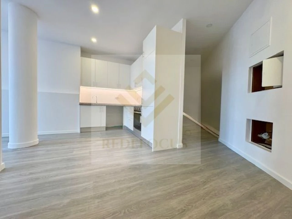 Apartamento T1 para Venda em Santa Maria de Lamas Foto 5